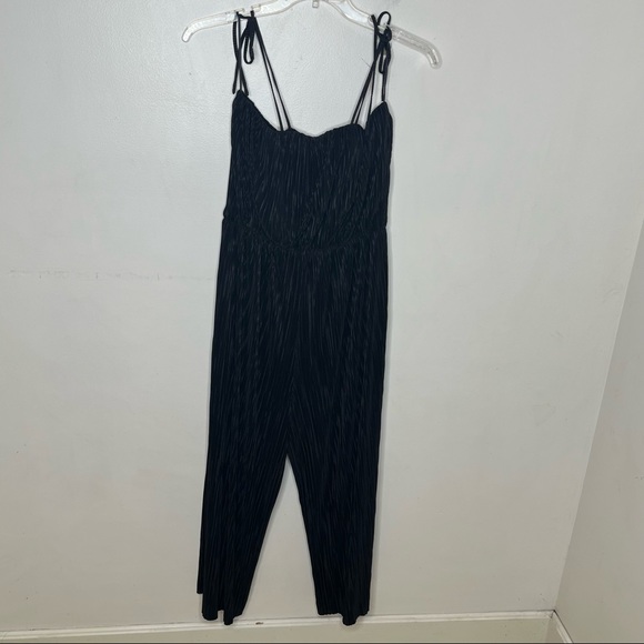 COLLECTIVE CONCEPTS Janice Pleated Jumpsuit - Picture 7 of 8